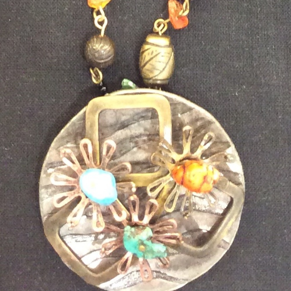 ART FAIR FIND - SILVER FLORAL THEME NECKLACE